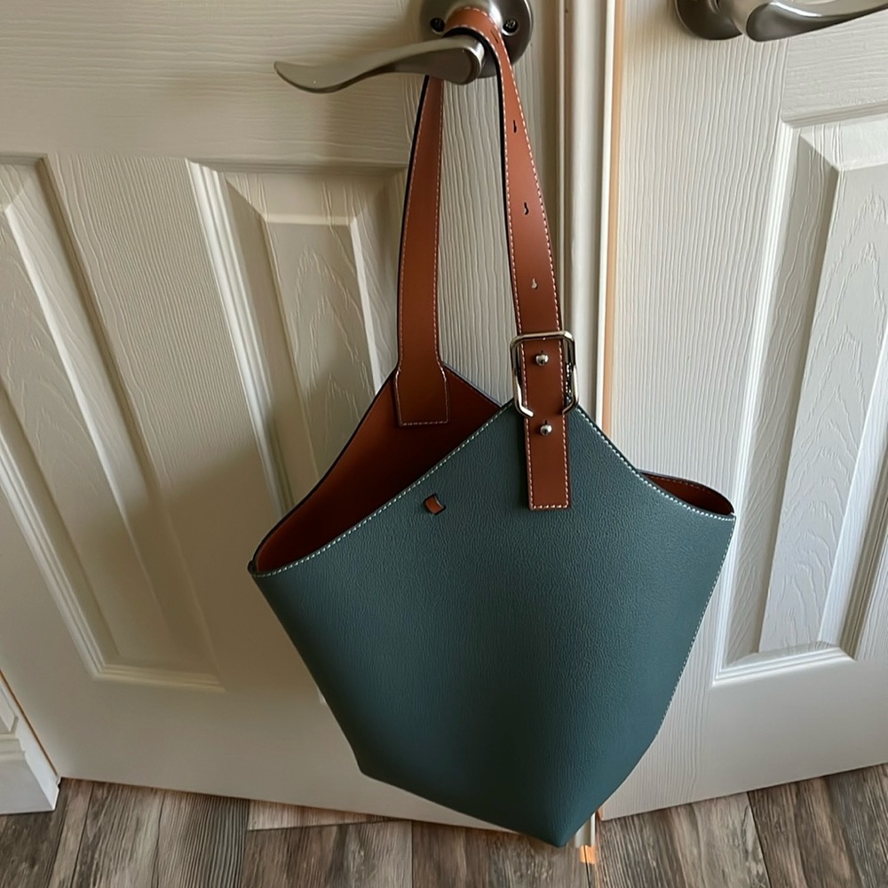 MDMB leather tote mint condition